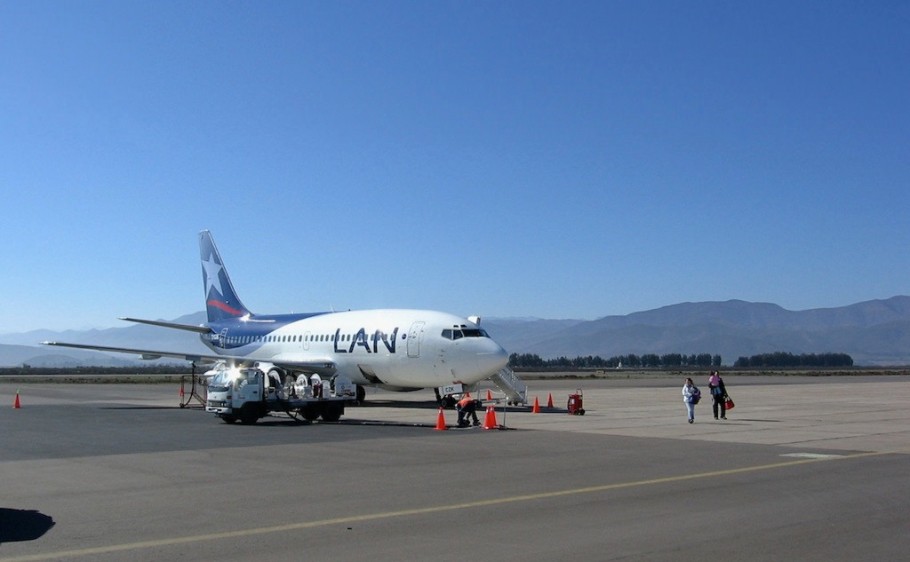 LAN plane on tarmac, LSC airport, fotoeins.com