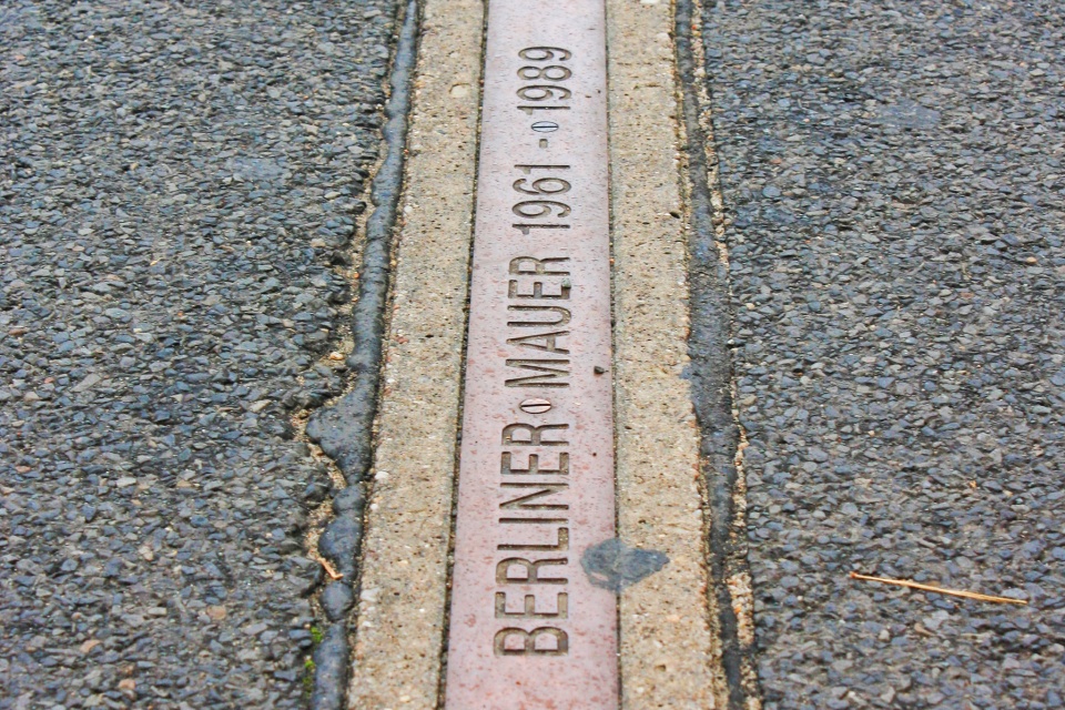 Pavement marker Niederkirchnerstrasse, between Martin-Gropius Bau & Topographie des Terrors, Berlin, Germany - 2. Okt. 2009