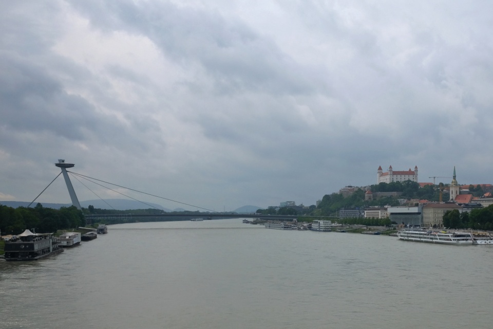 UFO Bridge, Most SNP, Bratislava Castle, Bratislavsky hrad, Danube, Bratislava, Slovakia, fotoeins.com
