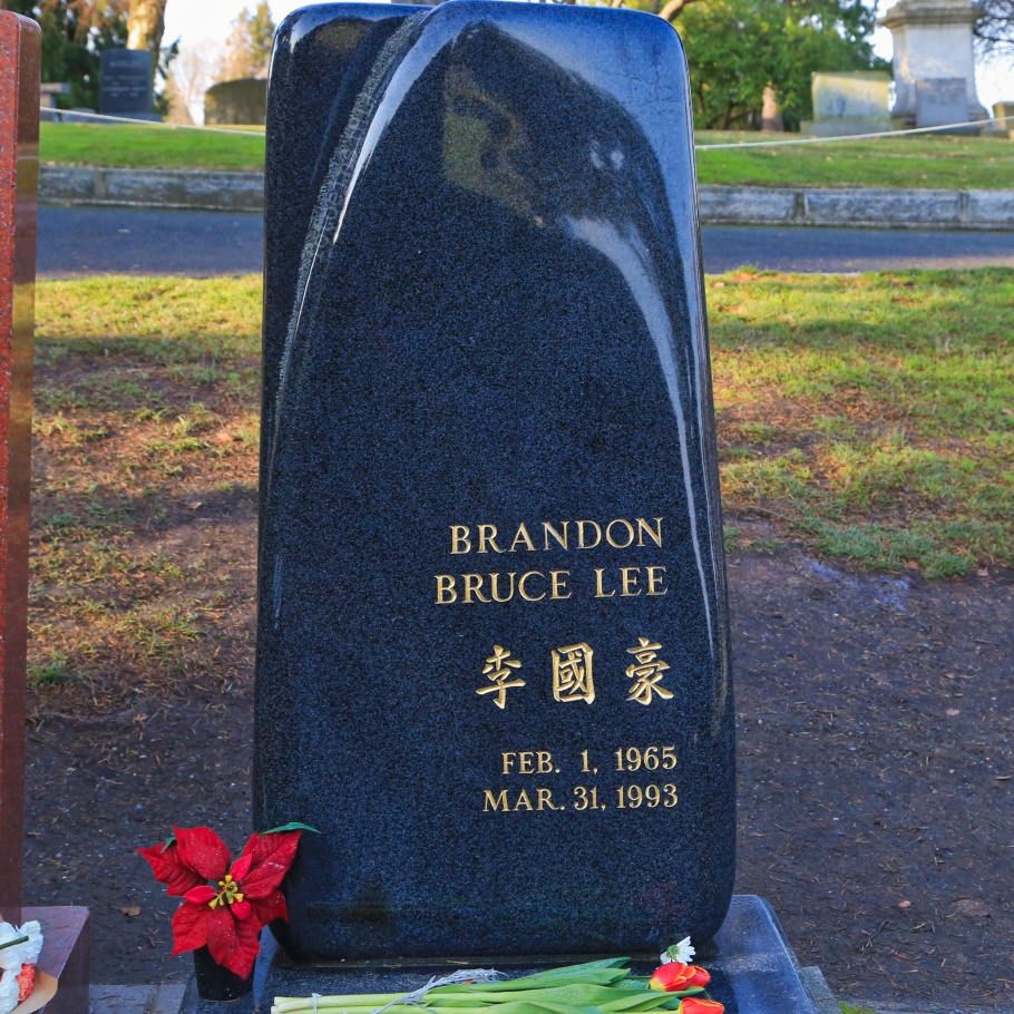 Bruce Lee, Brandon Lee, Lake View Cemetery, fall colours, autumn colours, Capitol Hill, Seattle, Washington, USA, fotoeins.com
