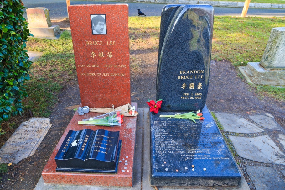 Bruce Lee, Brandon Lee, Lake View Cemetery, fall colours, autumn colours, Capitol Hill, Seattle, Washington, USA, fotoeins.com