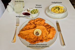 Meissl und Schadn, Wiener Schnitzel, Kalbsschnitzel, veal schnitzel, Innere Stadt, Wien, Vienna, Austria, Österreich, fotoeins.com